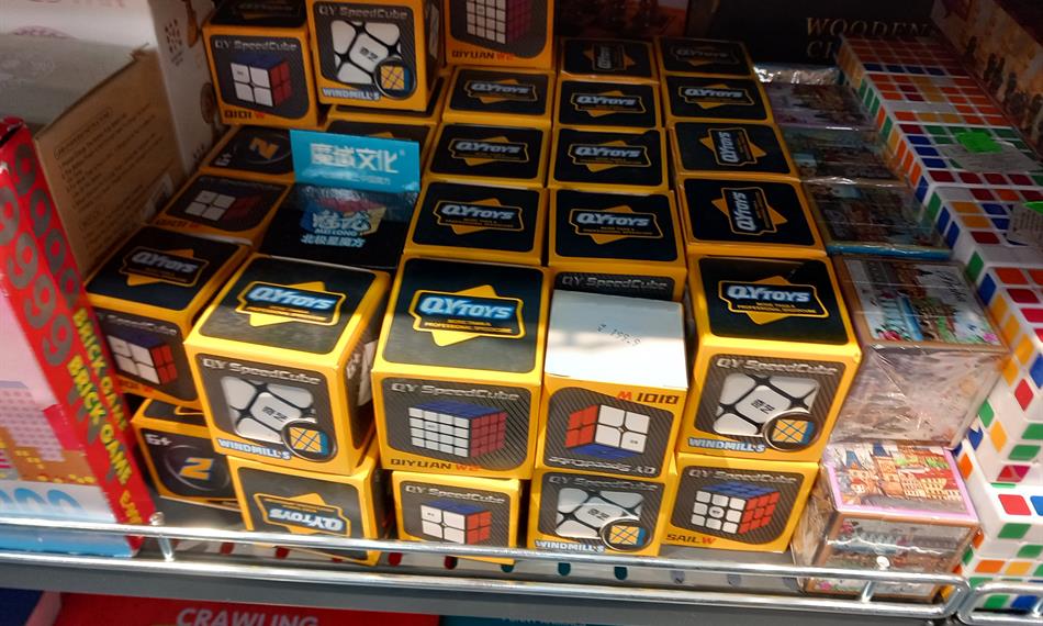 širový výběr zboží obsahující i padělky